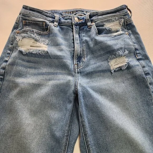 American Eagle Light Wash Stretch Denim High Rise Mom Straight Jeans - Picture 4 of 8